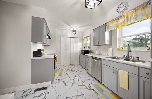 Somerset House | Family‑friendly 4‑bedroom home accommodating multiple boats with trailers