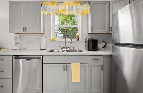Somerset House | Family‑friendly 4‑bedroom home accommodating multiple boats with trailers
