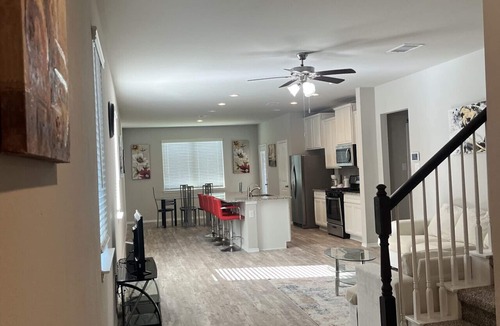 College Park House | Family-Friendly 4-Bedroom Home Near The Woodlands