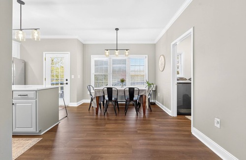 Troutville House | Family-Friendly 4 BR w.King Bed, EV Charger + Peloton + Mountain Views