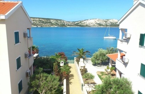 Stara Novalja Apartment | Family-friendly 4-star beach holiday apartment