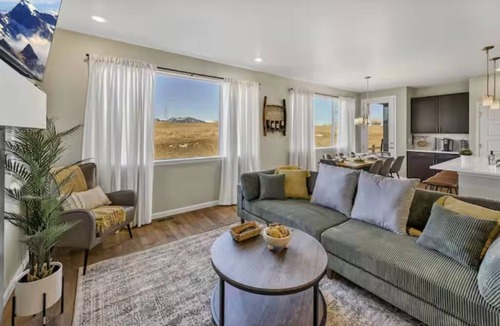 Superior House | Family Friendly 5BR Mountain Views & Game Room with AC