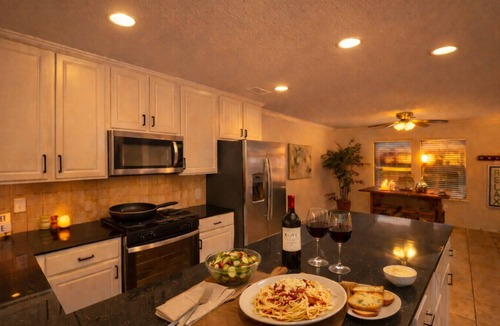 Atascocita House | Family-Friendly 6BR Retreat w/Pool & Hot Tub
