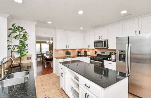 Atascocita House | Family-Friendly 6BR Retreat w/Pool & Hot Tub