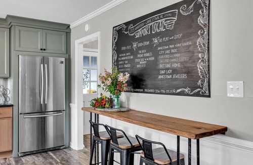 Jamestown House | Family Friendly 7 bedrooms, 4.5 baths with game room & ping pong table