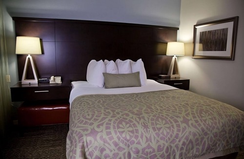 San Bruno Hotel | Family-friendly Accommodation! Pets Allowed, Onsite Parking, FREE Breakfast!