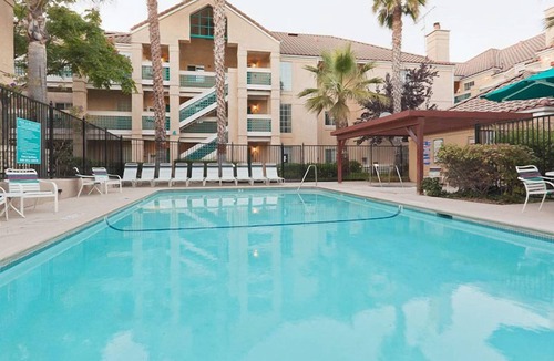 San Bruno Hotel | Family-friendly Accommodation! Pets Allowed, Onsite Parking, FREE Breakfast!
