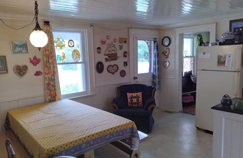 Flinton House | Family-friendly and pet-friendly home away from home. 2 minutes from the river