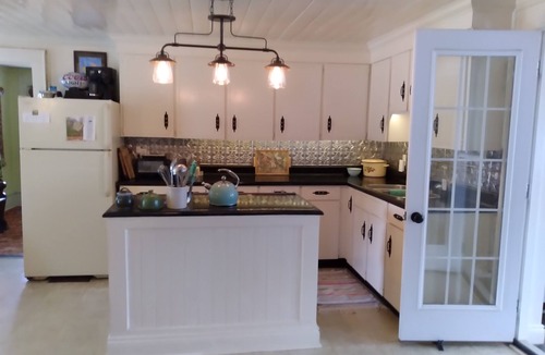 Flinton House | Family-friendly and pet-friendly home away from home. 2 minutes from the river