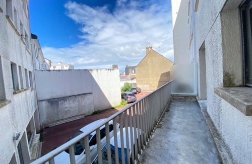 La Baule-Escoublac Apartment | Family-Friendly Apartment in Central La Baule, Near Shops and Beach, with Parking