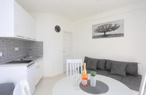 Zivogosce Apartment | Family-friendly apartments with swimming pool Zivogosce - Porat, Makarska - 18150