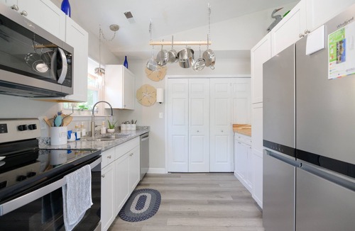 Buckroe Beach House | Family Friendly Beach Bungalow 2 blocks to beach, minutes from Hampton U & LAFB