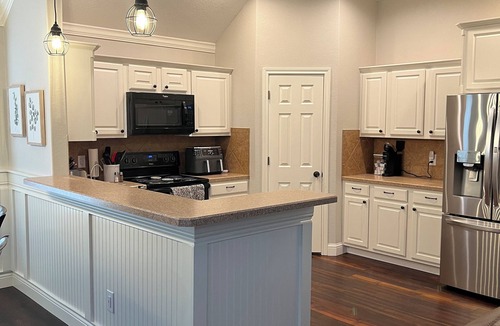 Aubrey House | Family-Friendly Beautiful Updated 4BR house close to Wedding Venues