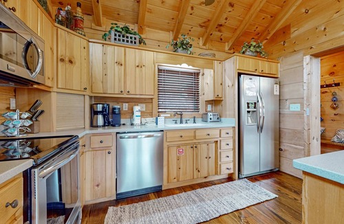 Big Creek Cabin | Family-Friendly Big Creek Getaway・Hot Tub・Firepit