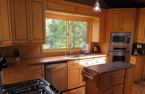 Comstock Acres House | Family Friendly! Big backyard! Hot tub!