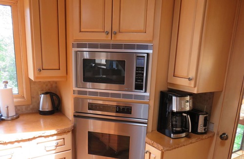 Comstock Acres House | Family Friendly! Big backyard! Hot tub!