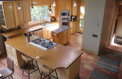 Comstock Acres House | Family Friendly! Big backyard! Hot tub!