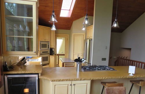 Comstock Acres House | Family Friendly! Big backyard! Hot tub!