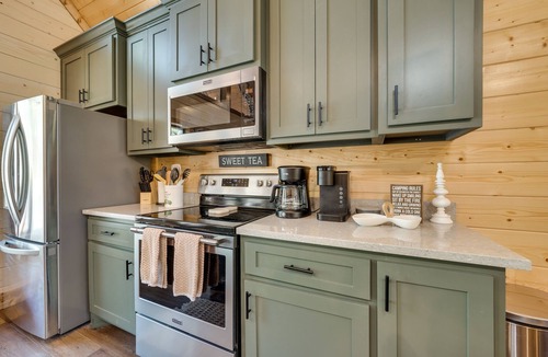 Hochatown Cabin | Family-Friendly Broken Bow Cabin Rental w/Hot Tub