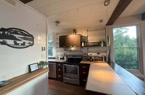 Lac Superieur Village Ski Chalet | Family-Friendly Chalet Pool, Hot Tub, & Lakeside