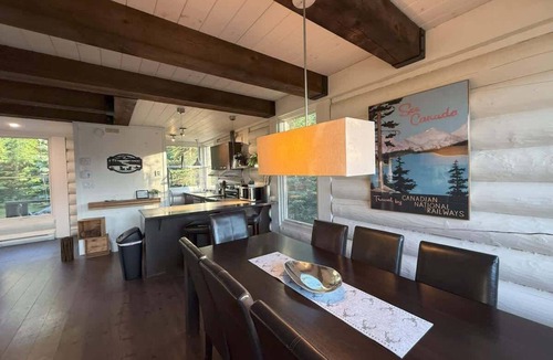 Lac Superieur Village Ski Chalet | Family-Friendly Chalet Pool, Hot Tub, & Lakeside