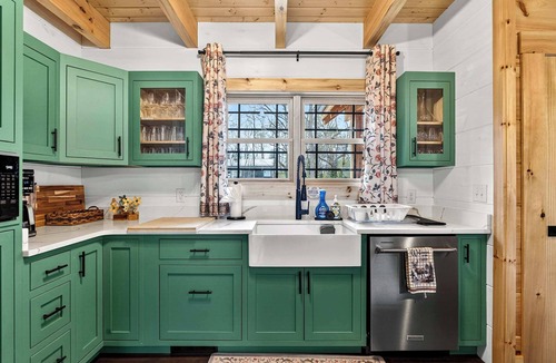Hanover Cabin | Family-friendly cabin with game room and backyard!