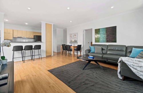 Adelaide Central Business District Apartment | Family friendly/CBD/3BR Apt/Hurtle Square