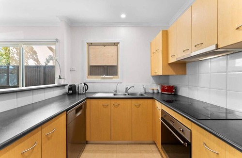 Adelaide Central Business District Apartment | Family friendly/CBD/3BR Apt/Hurtle Square