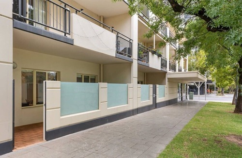 Adelaide Central Business District Apartment | Family friendly/CBD/3BR Apt/Hurtle Square