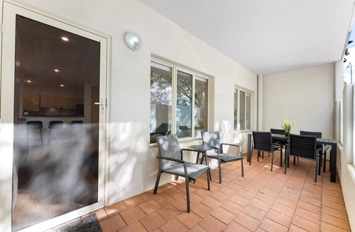 Adelaide Central Business District Apartment | Family friendly/CBD/3BR Apt/Hurtle Square