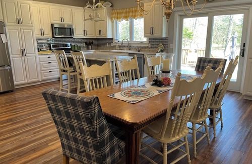 Cassville House | Family-friendly close to SDC, Branson, Eureka Springs, Table Rock, Roaring River