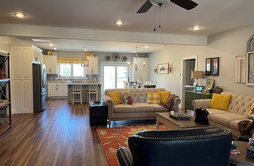 Cassville House | Family-friendly close to SDC, Branson, Eureka Springs, Table Rock, Roaring River