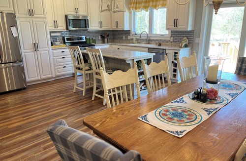 Cassville House | Family-friendly close to SDC, Branson, Eureka Springs, Table Rock, Roaring River