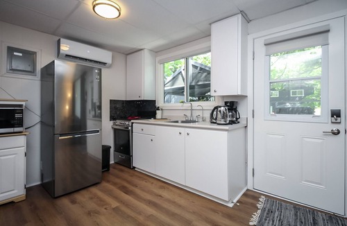 Wasaga Beach Cottage | Family friendly cottage 2 min from the beach