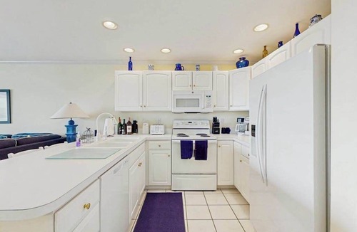 Heron Harbour Isle Condo | Family-friendly condo with beach access, pools, covered deck, W/D & AC