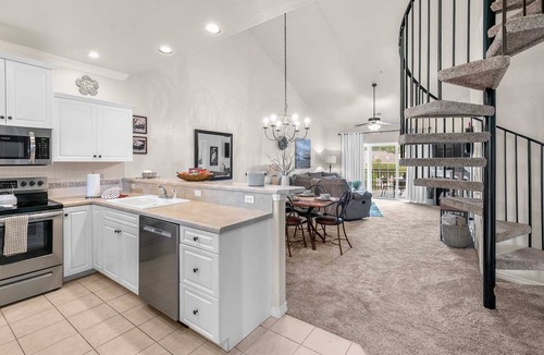 Branson Condo | Family Friendly Condo-Great location- Sleeps 8 with Bunkroom, Newly Remodeled, Elevator | #405