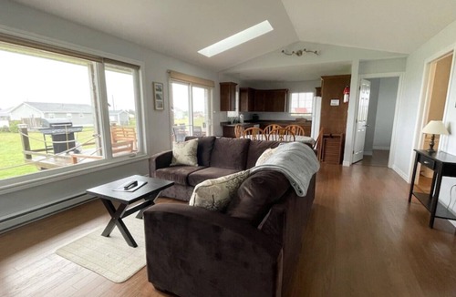 Darnley Cottage | Family friendly cottage with water view- Minutes from Thunder Cove Beach