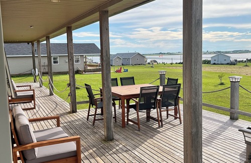 Darnley Cottage | Family friendly cottage with water view- Minutes from Thunder Cove Beach