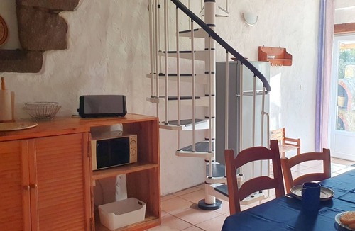 Ver Cottage | Family-friendly cottage Raisin with large garden and animals
