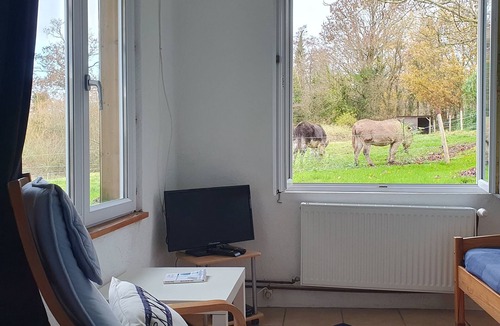 Ver Cottage | Family-friendly cottage Raisin with large garden and animals