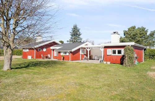Vejby House | Family-Friendly Cottage Secluded 3 Terraces