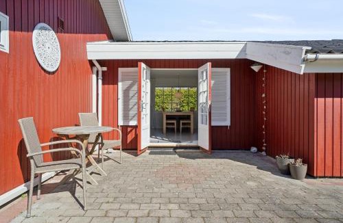 Vejby House | Family-Friendly Cottage Secluded 3 Terraces