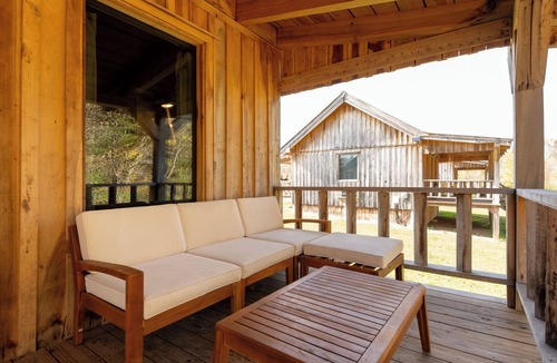 Smithville Cabin | Family-Friendly Creekside Cabin, Space to Roam + Play