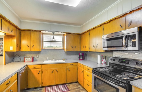 Bowie County House | Family-Friendly De Kalb Getaway w/Fire Pit!