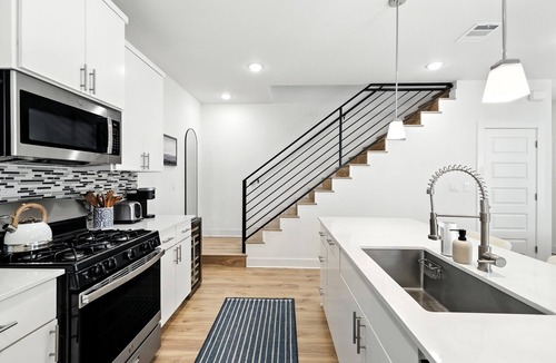Montopolis House | Family-Friendly East Riverside Home ❤️ Putting Green Near Airport