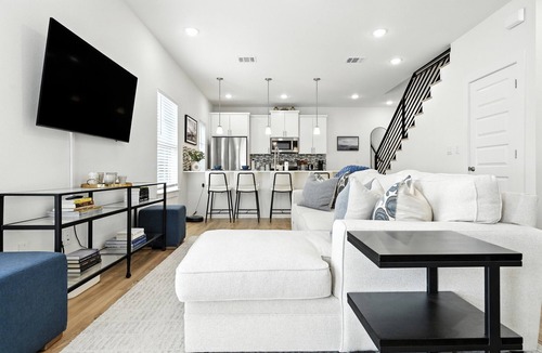 Montopolis House | Family-Friendly East Riverside Home ❤️ Putting Green Near Airport