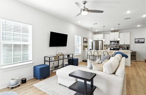 Montopolis House | Family-Friendly East Riverside Home ❤️ Putting Green Near Airport