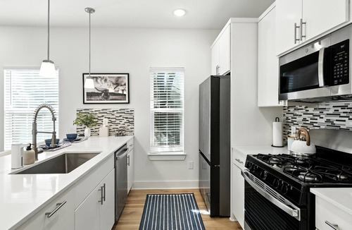 Montopolis House | Family-Friendly East Riverside Home ❤️ Putting Green Near Airport