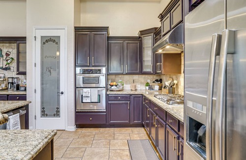 El Paso House | Family-Friendly El Paso Home: Hike, Shop & Explore