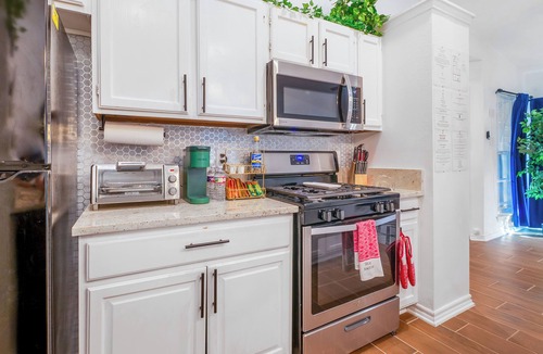 North San Antonio - SAT House | Family Friendly Escape Downtown Patio & Yard
